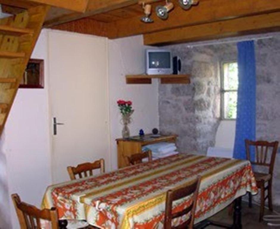 Ferme Auberge La Tindelle La Cresse Номер фото